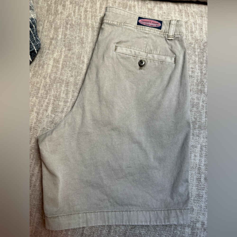 Vineyard Vines Men's Tan Shorts